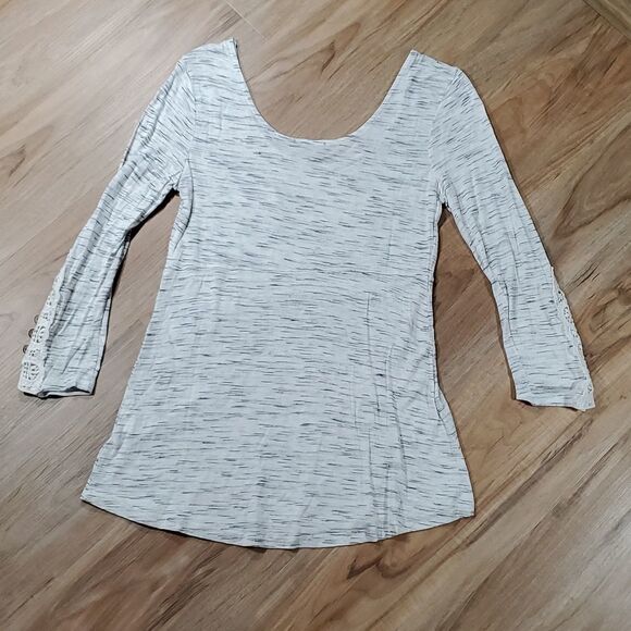 🔹️Lily Rose Gray Heather Embroidered Lace Scoop Neck 3/4 Sleeve Top Medium - Picture 2 of 11